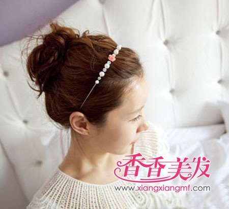 2012<em>最流行女生发型</em>有什 巧搭发饰<em>发型</em>(8)_ww