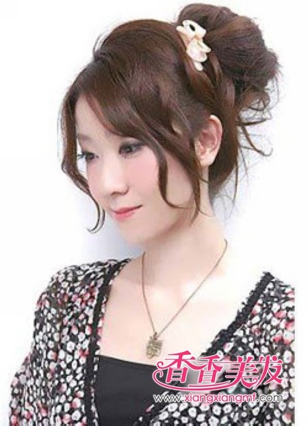 秋季发饰发型 2012<em>女生头发</em>什么颜色流行(2)_