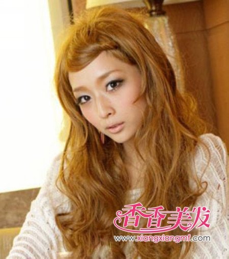 冬季卷发卷发简单发型扎法