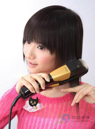 <em>拉直头发</em>步骤详解头发拉直注意事项