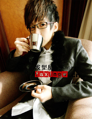 全面的<em>戴眼镜</em>短发<em>发型</em>图片(2)