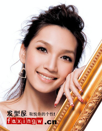 漂亮的露额头韩式发型扎法图解 扎蓬松发型露