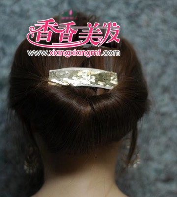 <em>怎么扎气质</em>鸟窝头 鸟窝头<em>发型</em>的扎法有哪些(3