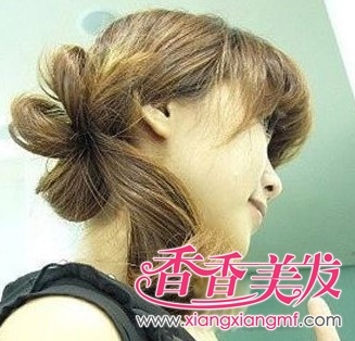 <em>好看</em>的<em>发型</em>怎么<em>梳简单</em>时尚潮流 梳头发的方法