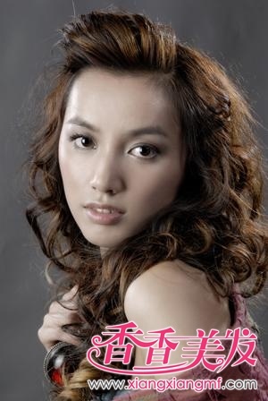 <em>长头发</em>大<em>波浪</em>卷发 长发大<em>波浪卷</em>的特点剖析