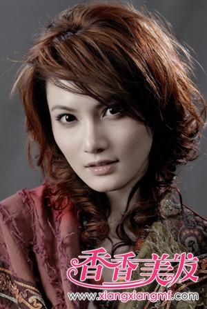 <em>长头发</em>大<em>波浪</em>卷发 长发大<em>波浪卷</em>的特点剖析