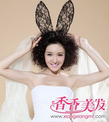 全面的女生<em>短发烟花烫</em>效果图图片