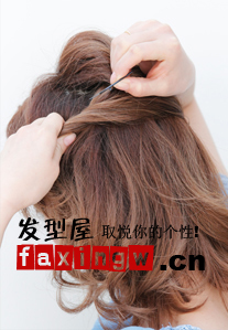 怎样<em>梳</em>出<em>简单好看的发型</em> 可爱漂亮<em>发型梳</em>法解