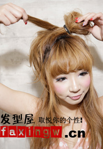 怎样梳出简单好看的发型 可爱漂亮发型梳法解