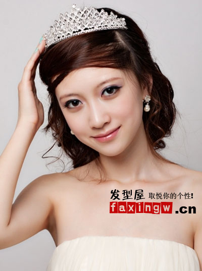 漂亮的新娘晚宴发型(3)