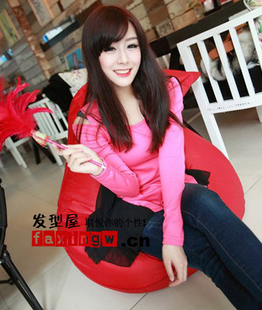 全面的<em>女生中长发直发发型</em>图片(2)_www.xiang