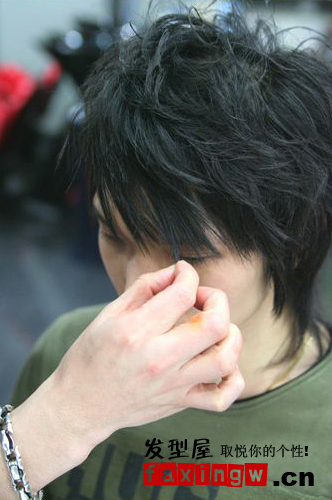 <em>男生</em>把<em>头发</em>吹弄<em>蓬松</em>的方法(9)