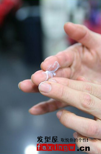 <em>男生</em>把<em>头发</em>吹弄<em>蓬松</em>的方法(9)