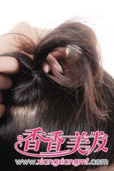 <em>头发怎么</em>扎<em>蝴蝶结</em> <em>蝴蝶结</em>发型的扎法解析(2)