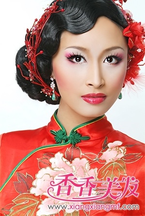 <em>新娘旗袍发型图片</em> 新娘穿旗袍发型的效果分析