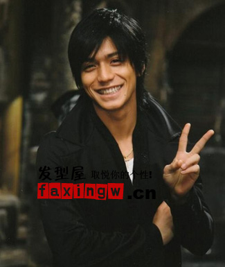 普遍的<em>男生</em>直发发型设计 <em>男生头发拉直</em>效果图