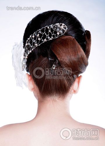 <em>简单新娘发型步骤</em>详解 <em>简单易学</em>的新娘发型(3