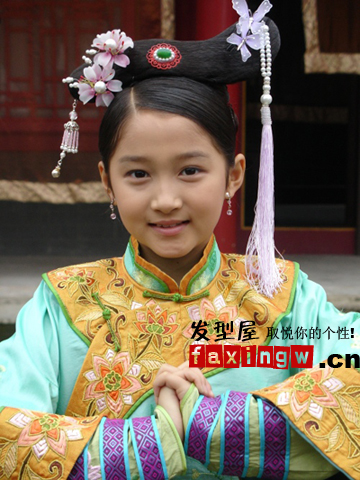 小<em>学生</em>怎样梳头更加<em>好看</em> <em>学生梳</em>的时尚<em>发型</em>(3