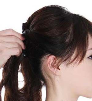 头顶<em>蓬松头发</em>的扎法特点 怎样<em>扎蓬松</em>的<em>头发</em>(2