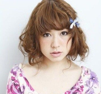 蓬松小卷发型+小卷发造型让你魅力展现