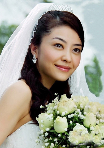 <em>大脸新娘发型</em>贴心推荐
