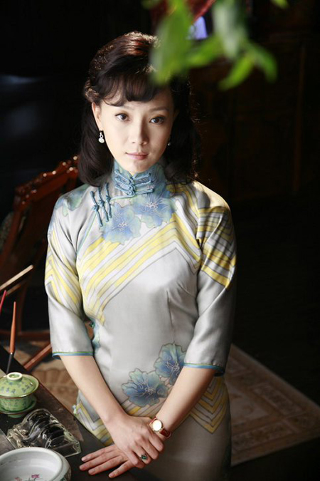 陈数不仅仅是电视剧收视的保证,更是被很多人评价为穿旗袍最美的女人.