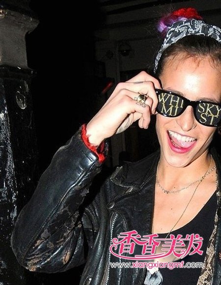 �����Ƿ�����2012�����еķ�����ɫ