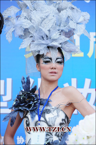 �������緢��