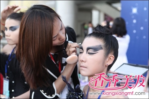 �������緢��