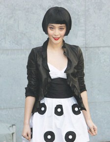 ����ͷ��ʲô�·�,Ů������ͷ����ô���