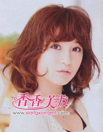 怎样打造蓬松感梨花头 让你成功吸引众人眼球