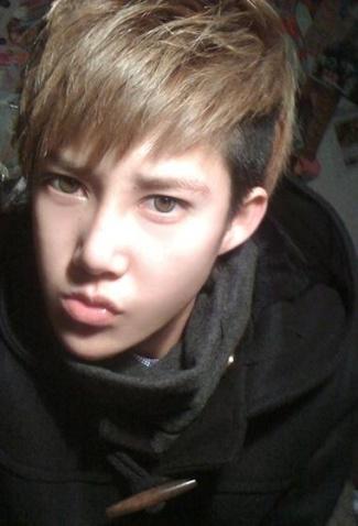 �����䷢����ɫ