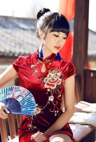 ����Ů���ʺ�ʲô���Ļ���ͷ