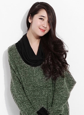 圆脸女生时尚卷发怎么造型