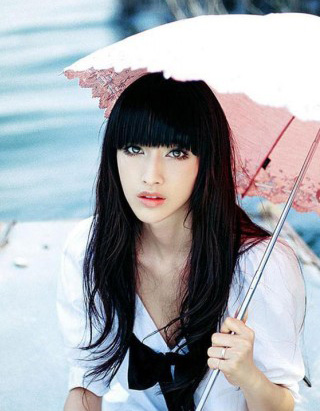 ������������ ѧ���ڷ���Ůͼ��